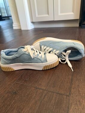 Nine West Light Blue Low-Top Canvas Sneakers